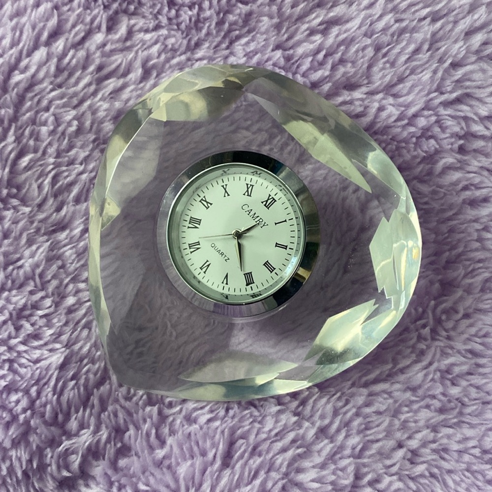 Quartz Camry silver triangle stone clock